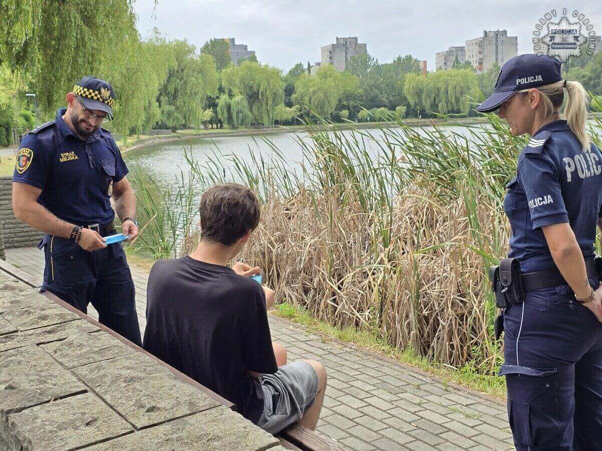 Policja zamiast mandatu wręcza... bilet na basen miejski