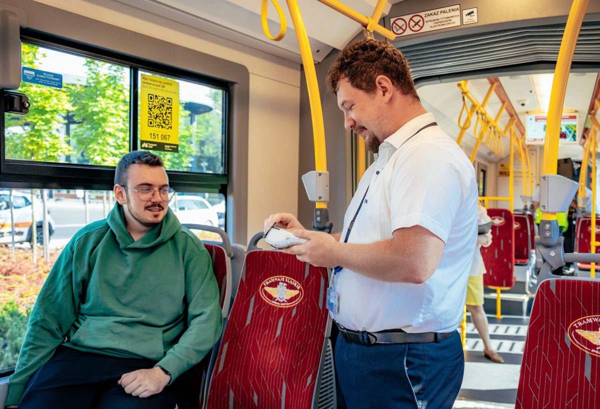 W autobusach na terenie Metropolii pojawiło się więcej kontrolerów