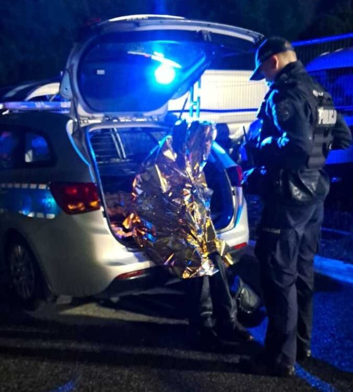 Ilustracja artykułu: Uciekł przed napastnikami do lasu. Utknął w bagnie