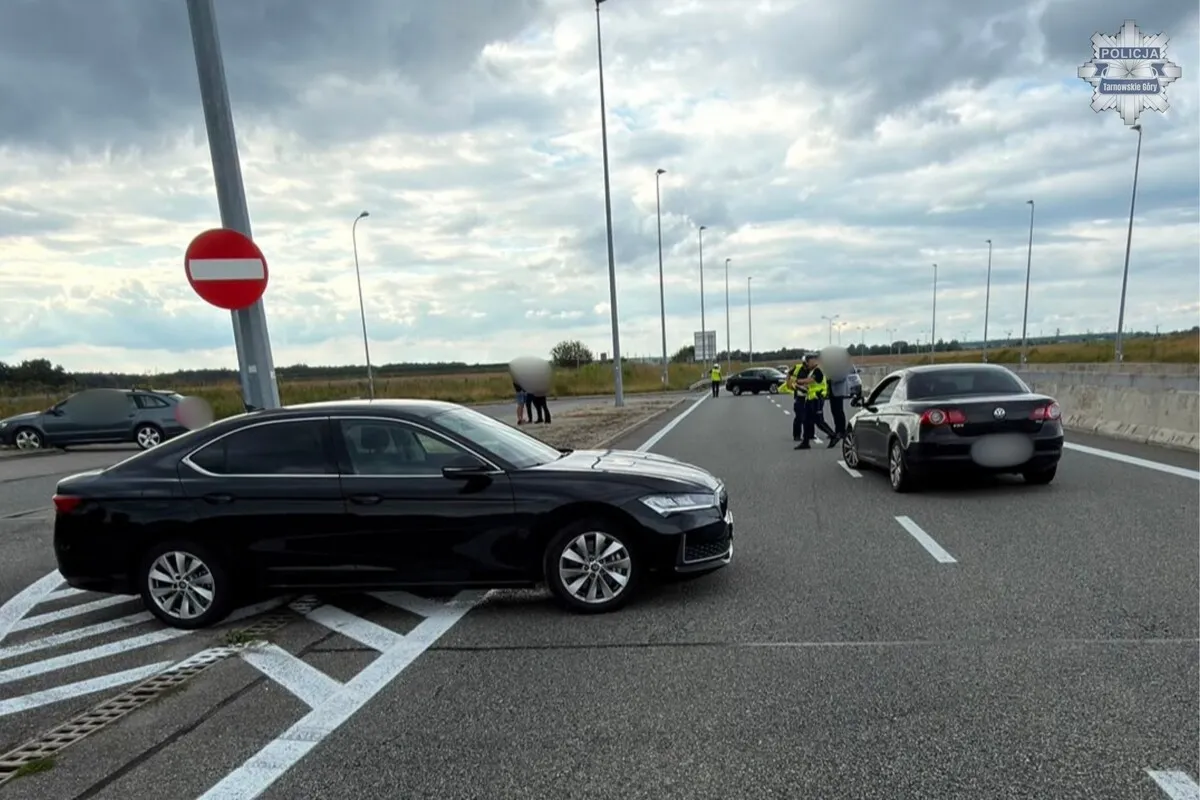 Nie zatrzymał się do kontroli na autostradzie. Policjanci użyli broni