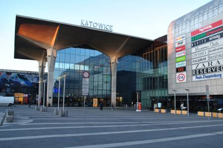 Jest zimniej tego lata? Katowice otworzyły lodowisko
