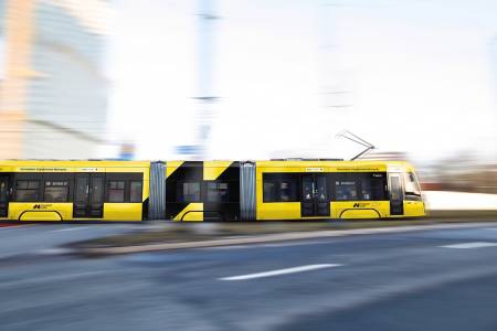 Koniec czerwonych tramwajów w Metropolii! Wielu jest przeciw