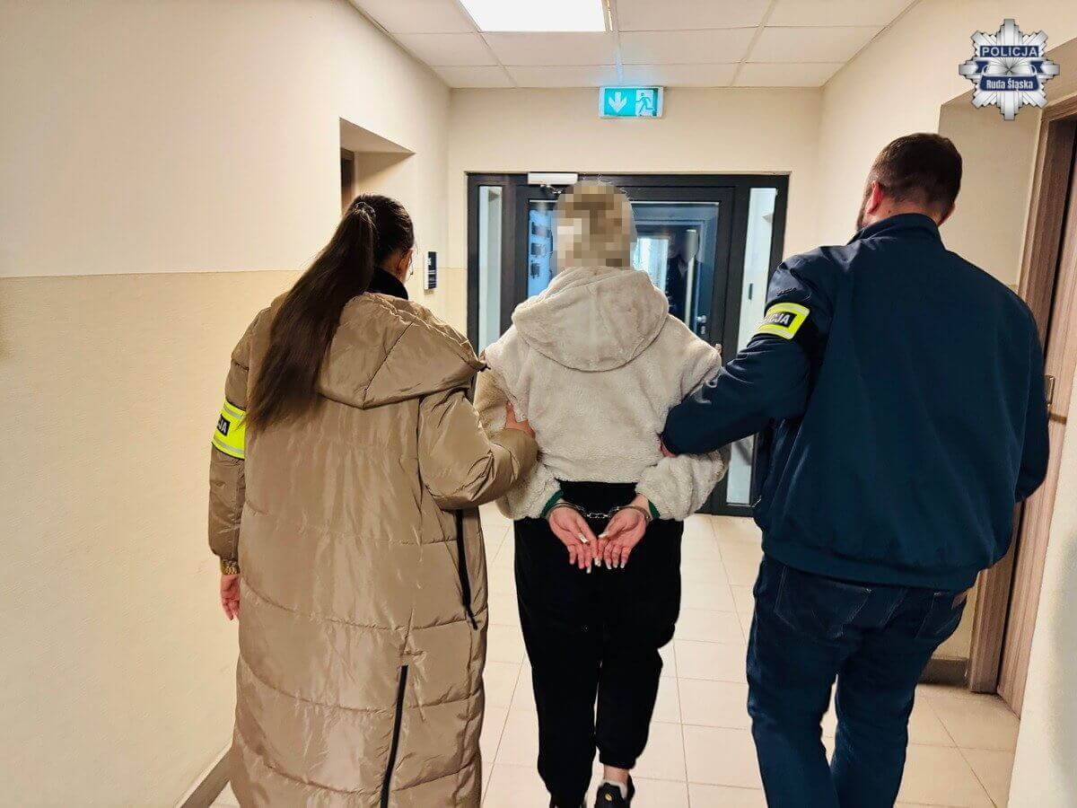 Zdjęcie 2: Brutalne pobicie na ulicy. Sprawczyniami są młode agresywne kobiety