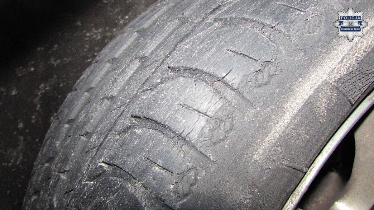 Zdjęcie 1: Pościg za nieletnim kierowcą pod wpływem narkotyków. Niepokój na ulicach Metropolii